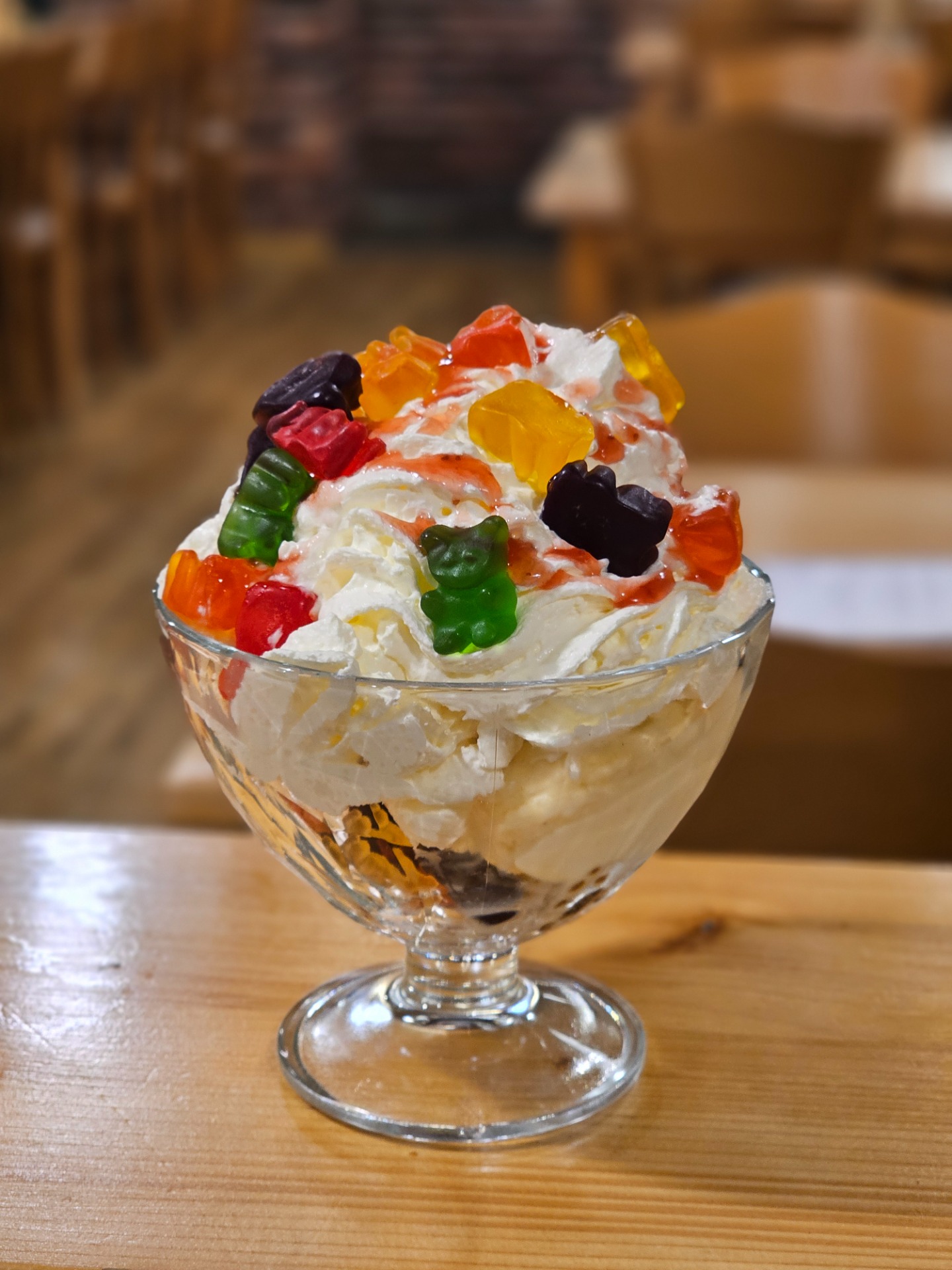 Pohár s gumovými medvídky 